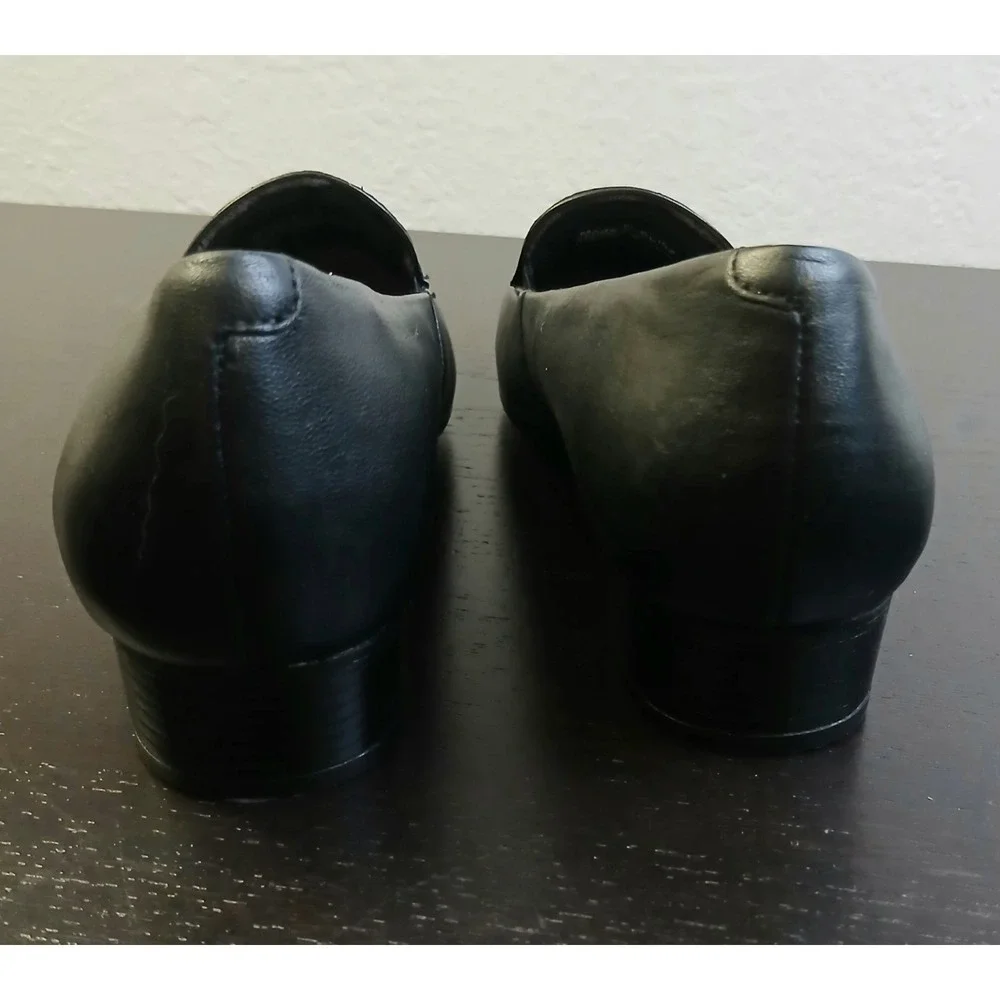 Trotters Black Leather Almond Toe Low Block Heel Slip On Loafers Shoe Womens 7.5